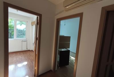 Apartament cu 3 camere semidecomandat în Micro 17 - 2