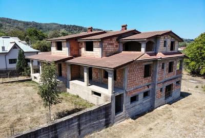 Casă cu 4 camere în Retevoiești - 2