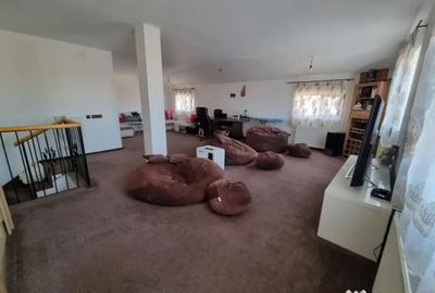 Casă cu 7 camere în Central - 10