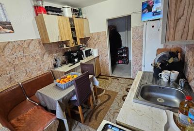 Apartament cu 2 camere decomandat în Moinești - 1