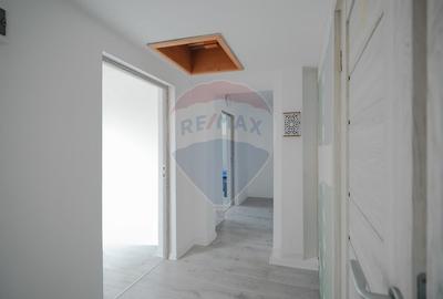 Casă cu 8 camere cu Teren 500 Mp în Iosia - 10