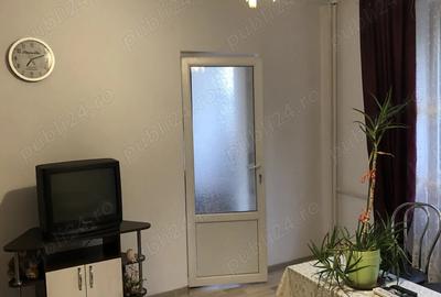 Ofer spre inchiriere garsoniera confort 1,,et.2,mobilata si utilata in Radauti. - 3