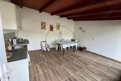 Casă cu 3 camere cu Teren 3200 Mp în Central