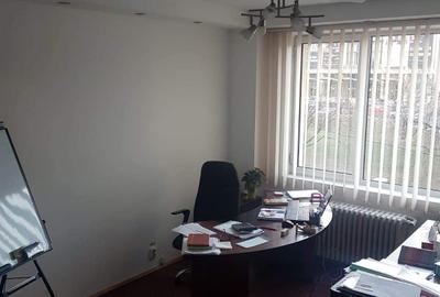 Sala Palatului, bloc fara risc seismic, etaj 1, pentru birouri Sala Palatului, bloc fara risc seismic, etaj 1, pentru birouri - 3