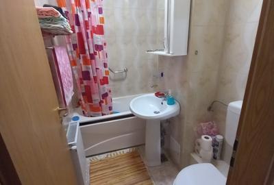 Proprietar ofer spre închiriere ap. 3 camere - 4