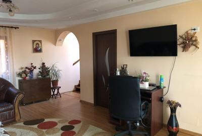 Casa cu etaj la Baisa spre padure - 6
