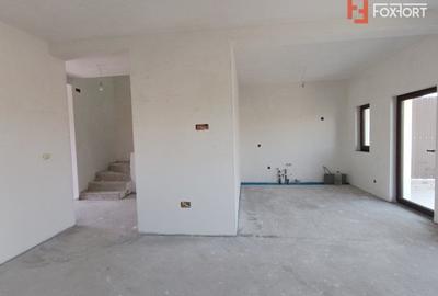 Casă cu 5 camere cu Canalizare în Plopi - 11
