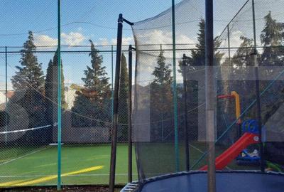 Casă cu 9 camere cu Teren 868 Mp în Central