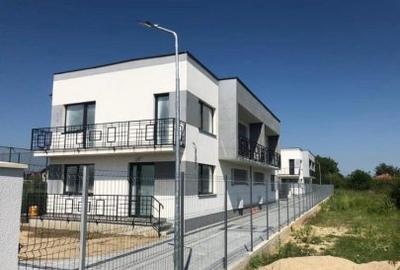 Casă cu 4 camere în Domnești
