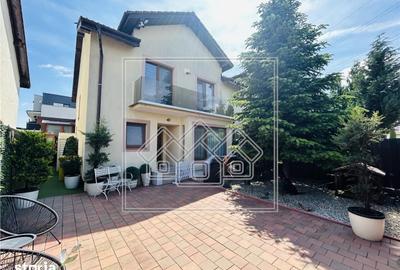 Casă cu 4 camere cu Teren 265 Mp în Central - 2