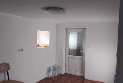 Casă cu 4 camere cu Teren 2080 Mp în Plopeni - 1