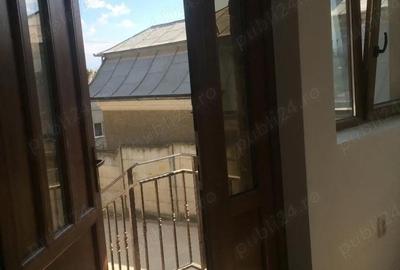 Casă cu 3 camere cu Teren 300 Mp în Central - 2