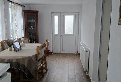 Casă cu 2 camere decomandat în Ciocârlia - 1