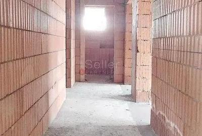 Casă cu Teren 500 Mp în Cristian