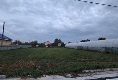 Teren de 1500 mp, în Vânători
