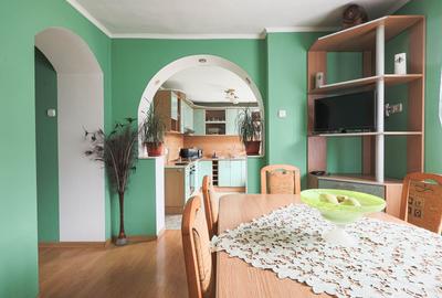 Casă individuală cu 4 camere cu Canalizare în Central - 1