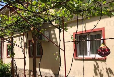 Pensiune Eforie Nord 12 camere 10 bai zona centrala - 1