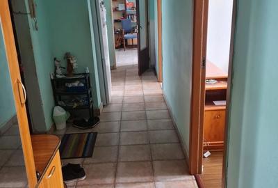 Apartament cu 4 camere semidecomandat în Runcu - 1