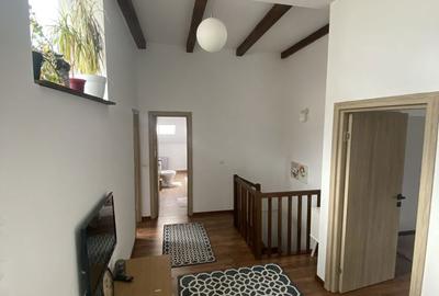 Casă cu 4 camere cu Teren 200 Mp în Central - 8