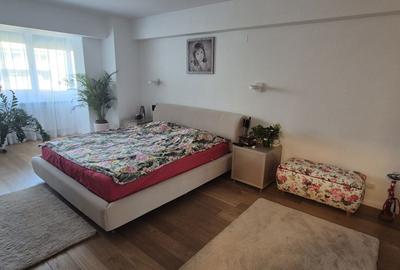 Apartament cu 4 camere decomandat în Central - 3