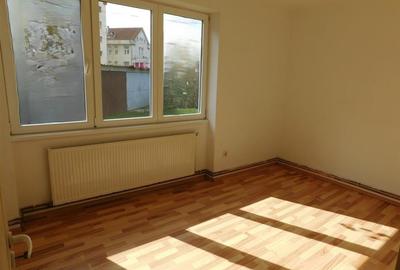 Apartament cu 3 camere decomandat în Vasile Aaron - 1