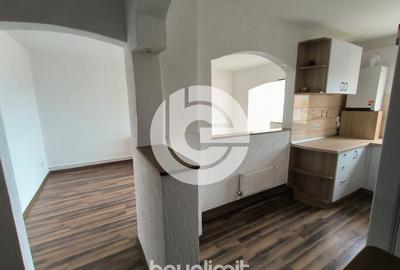 Apartament cu 4 camere decomandat, mobilat în Vasile Aaron - 11
