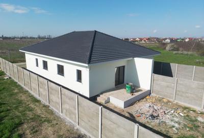 Casă Modernă de Vânzare 3 Camere, 2 Băi, Terasă Acoperită Zona în Dezvoltare - 9