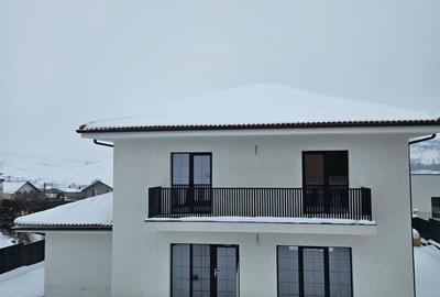 Casă cu 4 camere cu Teren 500 Mp în Merghindeal - 3