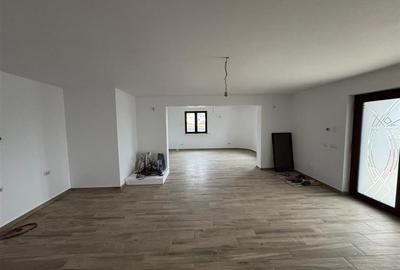 Vila deosebita Parter + Mansarda de vanzare in Odobesti - 14