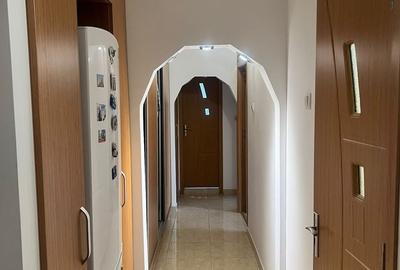 Apartament cu 3 camere decomandat, mobilat în Apusului - 13