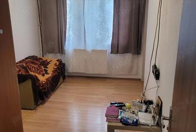 De vanzare apartam 3 camere - 1