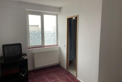 Apartament cu 3 camere semidecomandat în Pieptănari - 2