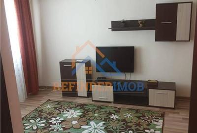 Apartament cu 2 camere semidecomandat, mobilat în Păcii