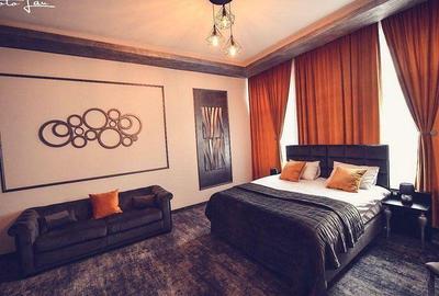 Spațiu comercial, de 2,600 mp, în Central - 8