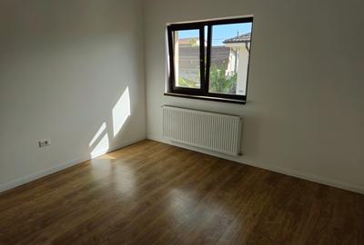 Vila 4 camere si mansarda,str GHIDIGENI,incalzir pardoseala,comision 0 - 11