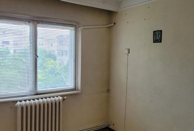 Apartament 3 camere decomandat, zona Buzaului, etaj 3. - 2