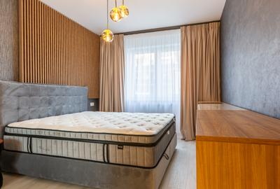 Apartament cu 3 camere decomandat în Tractorul - 1
