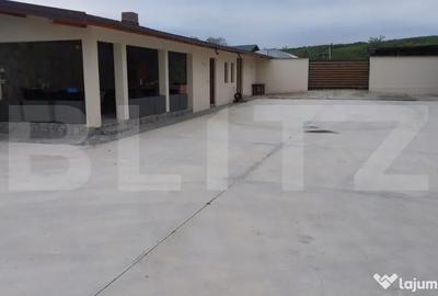 Casă cu 7 camere cu Teren 873 Mp în Central - 2