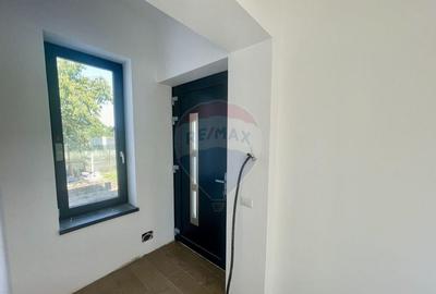 Casa / Vila cu 4 camere de vanzare in zona Nord - 12