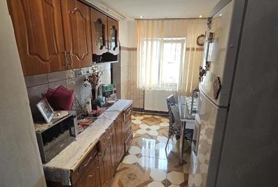 Apartament cu 3 camere semidecomandat în Central - 2