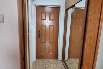 Garsonieră decomandată în Costin Georgian