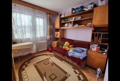 Apartament cu 3 camere semidecomandat în Letea - 4