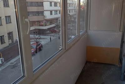 Proprietar, inchiriez garsoniera, strada Crinului - 6