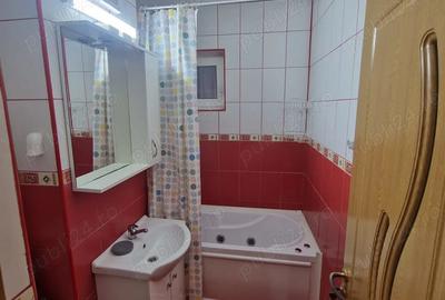 Inchiriez apartament 2camere,etaj 2,Trivale,complex 1 - 1