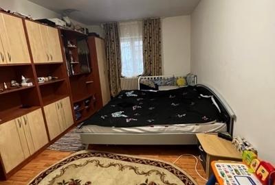 Apartament cu 2 camere decomandat în Podul de Fier