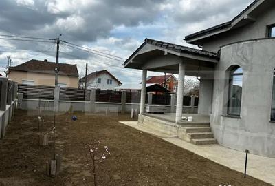 Casă cu 5 camere cu Teren 570 Mp în Nufărul - 5