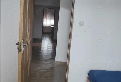 Vand apartament cu 4 camere decomandate in Caransebe?, cartier Pipirig, et.4 Vand apartament cu 4 camere decomandate in Caransebe?, cartier Pipirig, et.4 - 6