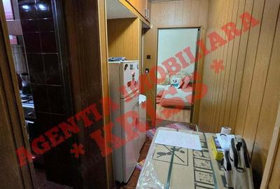 Apartament cu 3 camere semidecomandat în Craiovei - 1