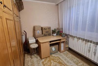 Vand apt..2cam . semidecomandat bloc 4 etaje ,etaj intermediar - 2