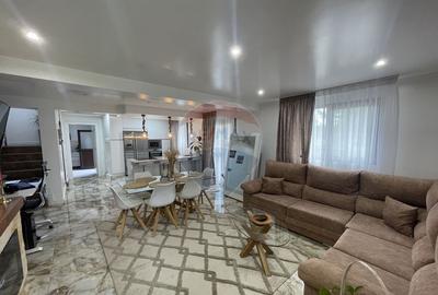 Casa / Vila cu 5 camere de vanzare - 1